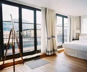 length-of-curtains_floating-curtains-2-768x637